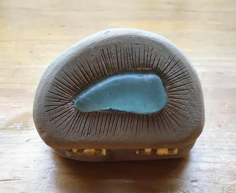 Gebedsnoot met een ornament van zeeglas
